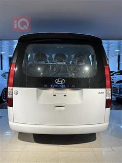 هیوندای ستاریا